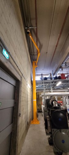 Manut Services offre una soluzione per la movimentazione dei materiali in un'area di lavoro ristretta